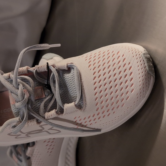 Womens under armour shoes/ size 6.5 - Picture 3 of 8